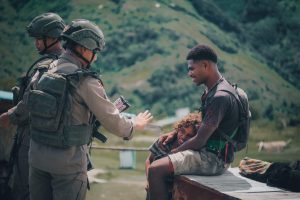 Patroli Humanis Ops Damai Cartenz 2026 Perkuat Stabilitas Keamanan di Distrik Kiwirok